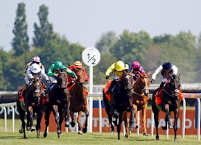 SADDADD wins the London Gold Cup and MY CLOUD makes it a Newbury double