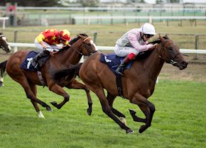 Varian Racing in the winner's enclosure as fine run of form continues