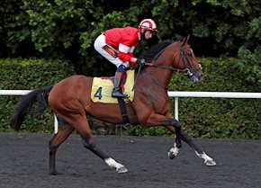 VALYRIAN STEEL continues winning form in the feature race of the meeting at Kempton