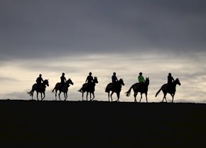 ZAINALARAB makes it three wins in a row with a striking turn of foot at Sandown