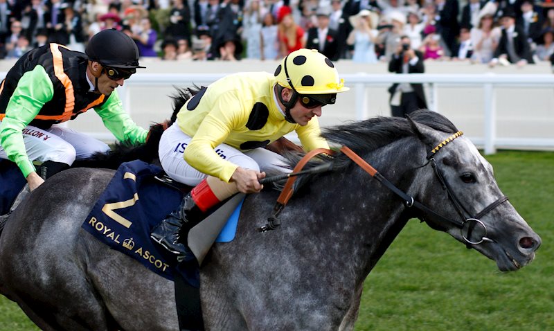 Defoe holds off the challenge of Nagano Gold in the G2 Hardwicke Stakes